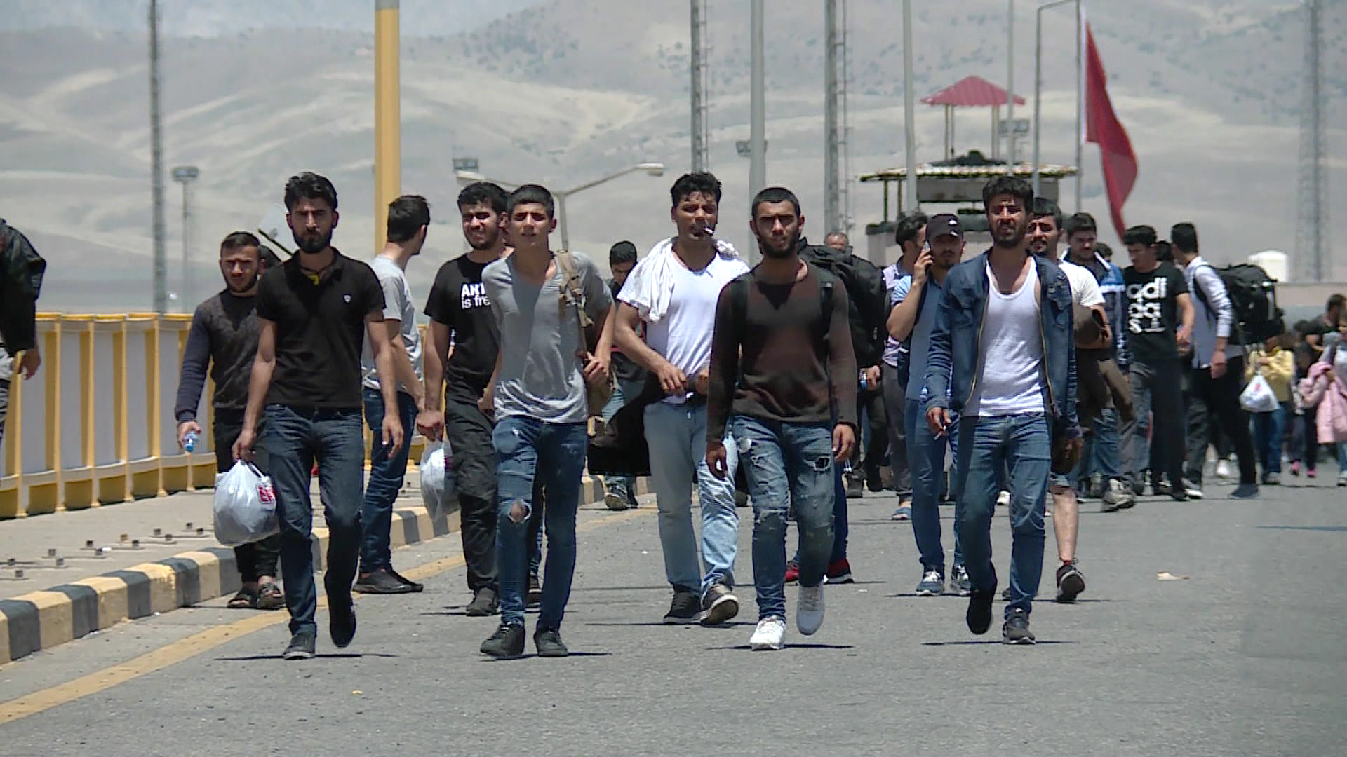 Kurdish and Iraqi migrants being deported from the Turkish border to the Kurdistan Region, June 12, 2018. (Photo: Kurdistan 24)